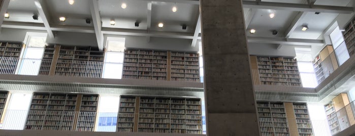 米沢図書館 is one of パブリック.
