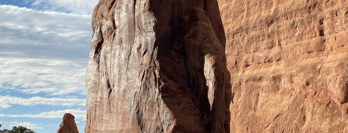 Arches National Park Visitor Center is one of Orte, die Ashley gefallen.