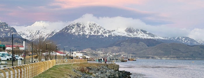 Puerto de Ushuaia is one of IrmaZandl'ın Beğendiği Mekanlar.