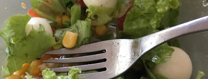 Namaste Salad is one of Posti che sono piaciuti a André.