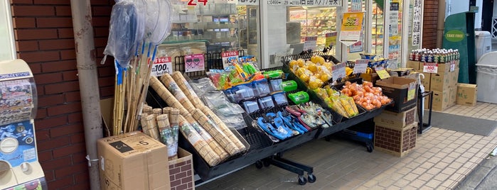 Lawson Store 100 is one of ドクターペッパー販売店.