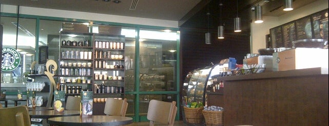 Starbucks is one of Tempat yang Disukai Walid.