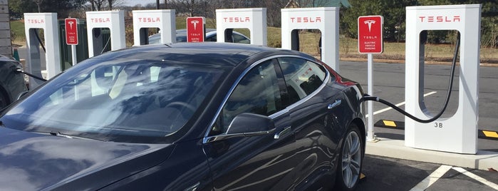 Tesla SuperCharger - Hamilton Marketplace is one of Samさんのお気に入りスポット.