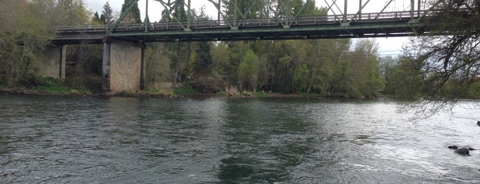 Rogue River is one of Orte, die Karen gefallen.