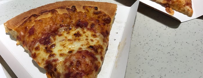 La Pizza is one of Raffaeleさんのお気に入りスポット.