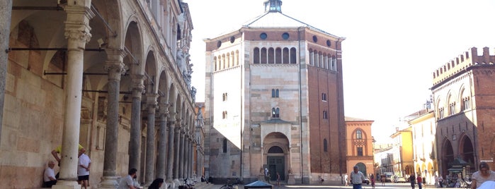 Piazza del Comune is one of Lombardia.