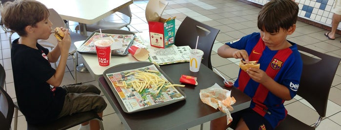 McDonald's is one of Melhores lugares.