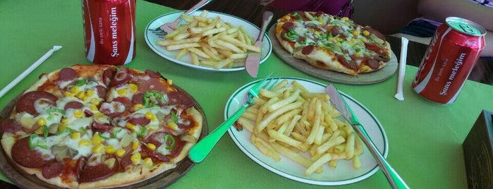 Boss Cafe&Pizza&Food is one of สถานที่ที่ Metin ถูกใจ.