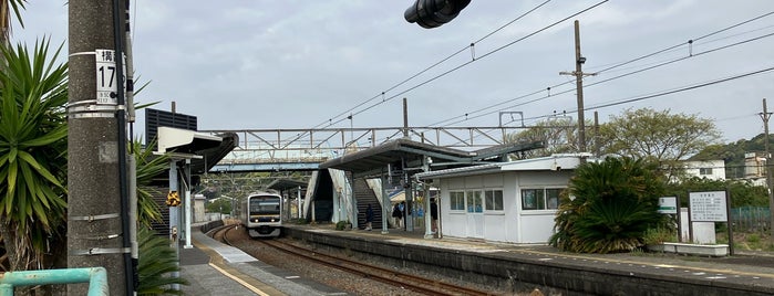 Chikura Station is one of 遠くの駅.