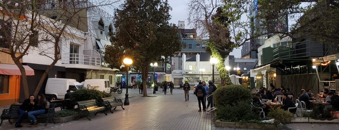 Plaza Del Sol is one of Lugares favoritos de Dade.