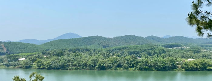 Đồi Vọng Cảnh (Vọng Cảnh Belvedere Hilltop) is one of Hue.