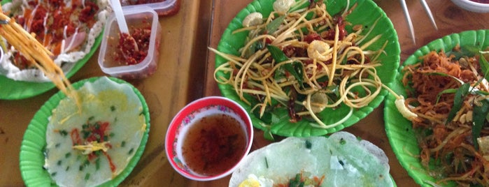 Bánh Ép 20 Nguyễn Du is one of Hue for foodie.