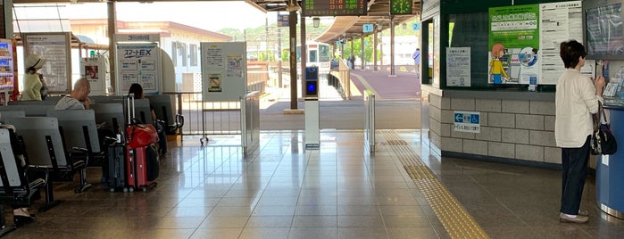 Uno Station is one of สถานที่ที่ N ถูกใจ.