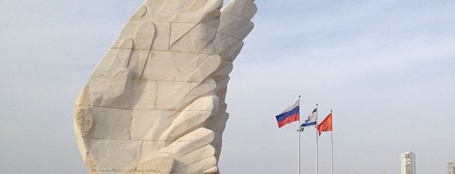 The Victory Monument is one of Roman : понравившиеся места.