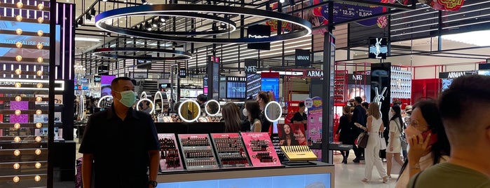 MAC Cosmetics is one of Siam Center.
