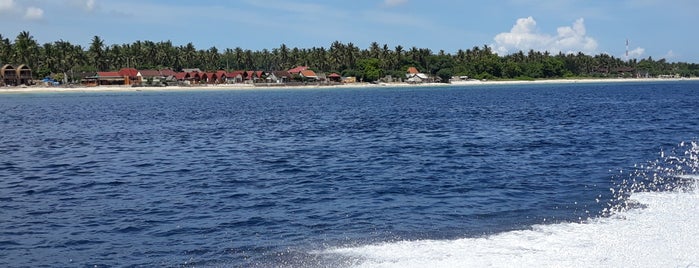 Pantai Sampalan is one of Exotica Nusa Penida.