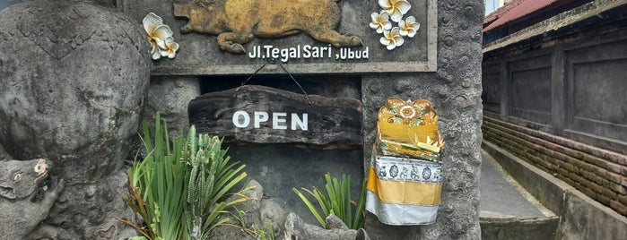 Babi Guling Ibu Oka 3 is one of Bali 🌴🌴🌴.