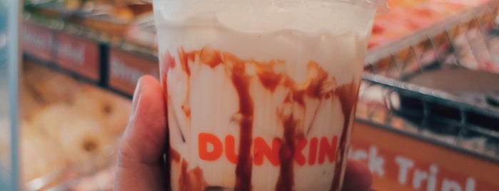Dunkin' is one of Alexanderさんのお気に入りスポット.