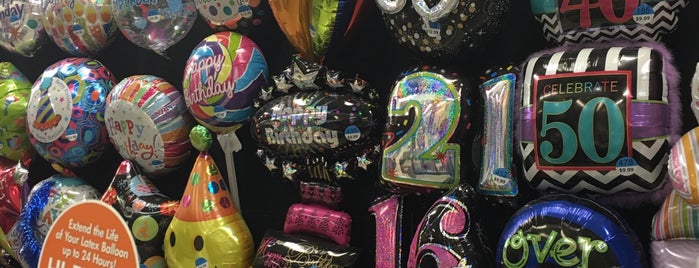 Party City is one of Lugares favoritos de Zachary.