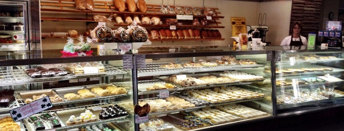 Harvey's Bakery & Coffee Shop is one of Posti salvati di Steph.