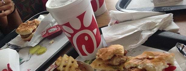 Chick-fil-A is one of Tempat yang Disukai Terry.