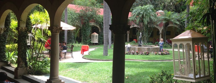 Hotel Racquet Cuernavaca is one of Tempat yang Disukai Carlos.