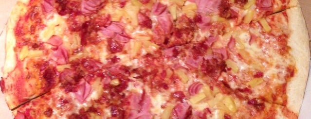 Randy's Pizza is one of Locais curtidos por Jason.
