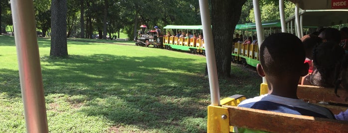 Forest Park Miniature Train is one of Lugares favoritos de Tammy.