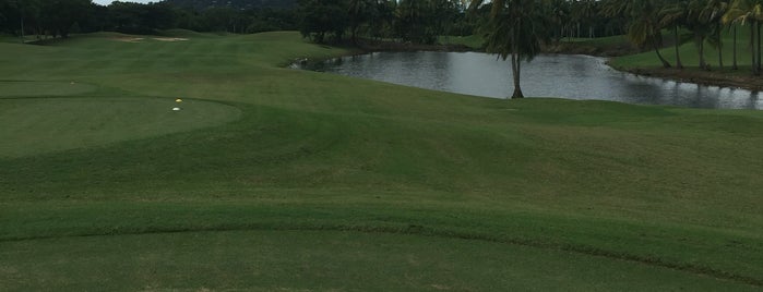 Paradise Palms Resort And Country Club is one of Cairns.