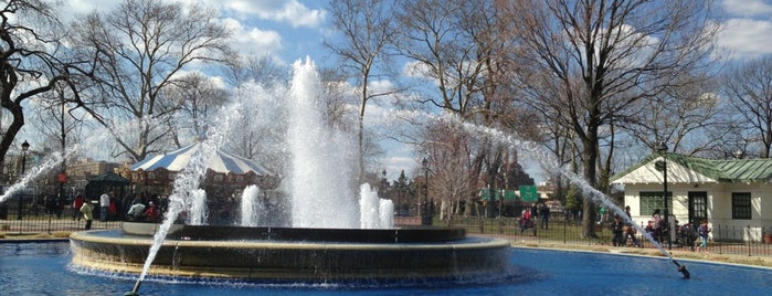 Franklin Square is one of Kids Love Philly.