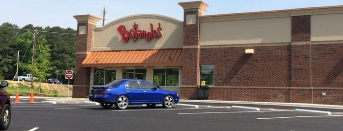 Bojangles' Famous Chicken 'n Biscuits is one of Locais curtidos por Brandon.