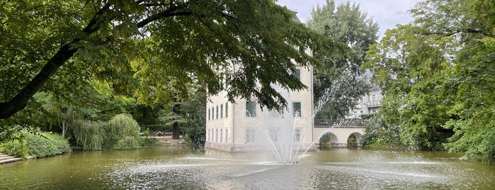 Holzhausenschlösschen is one of Leben in Frankfurt.