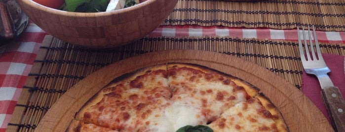 Pizza Il Forno is one of Tempat yang Disukai Salih.