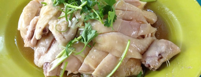Tian Tian Hainanese Chicken Rice 天天海南鸡饭 is one of Singapore Eats.