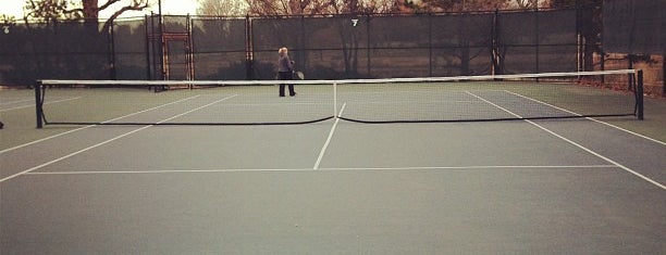 Wash Park Tennis Courts is one of Jessica 님이 좋아한 장소.