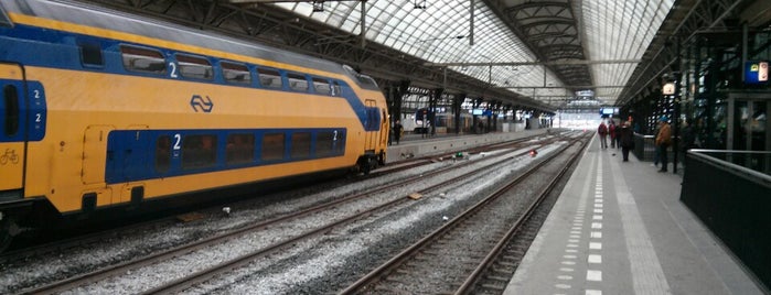 Estação Central de Amsterdãm is one of Holland.