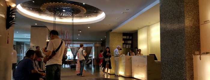 Eastin Hotel Pattaya is one of สถานที่ที่บันทึกไว้ของ George.