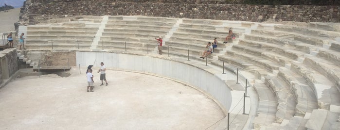 Ancient Theater of Milos is one of Μήλος.