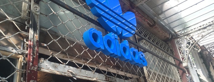 Adidas Superstar Store is one of Tempat yang Disimpan Ifigenia.