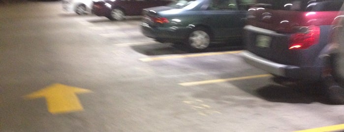 Peabody Place Parking Garage is one of Posti che sono piaciuti a Raquel.