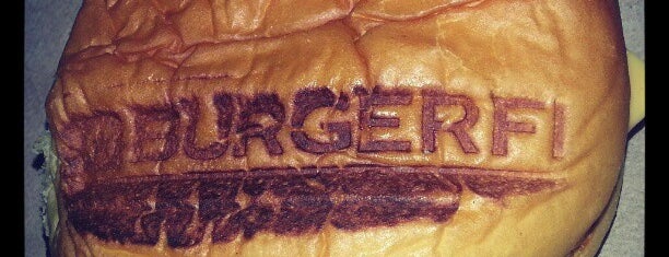BurgerFi is one of Lugares favoritos de Mark.