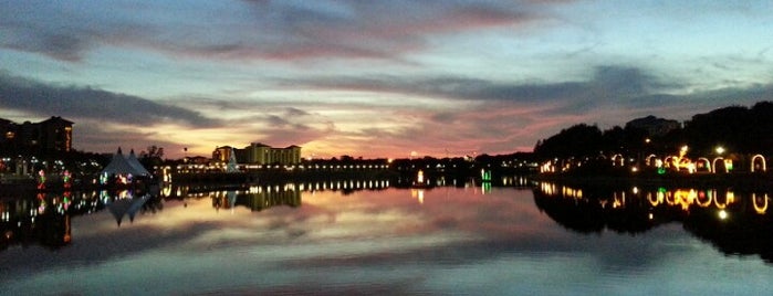 Light Up The Holidays At Cranes Roost Park is one of Scott'un Beğendiği Mekanlar.