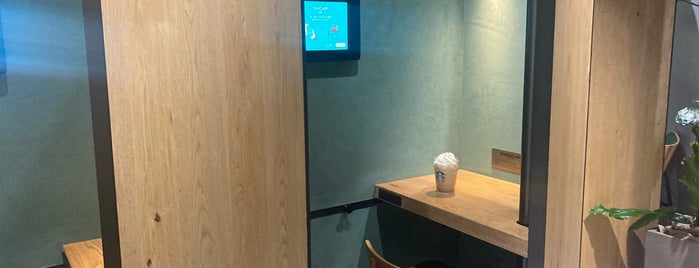 Starbucks is one of 中央区のスタバ.