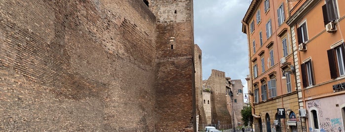 Porta Tiburtina is one of Cool Tee's Places.