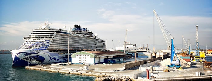 Porto di Livorno is one of Locais curtidos por Nilgün.