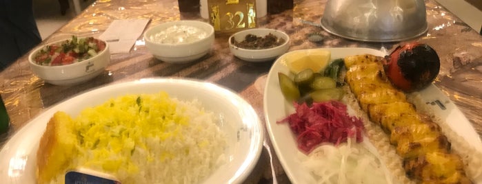 Hani Parseh Restaurant | رستوران هانی پارسه is one of خوراكى بخوريم.