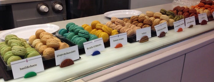 Le Macaron French Pastries is one of Paulaさんのお気に入りスポット.