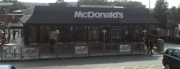 McDonald's is one of Tempat yang Disukai Robbo.
