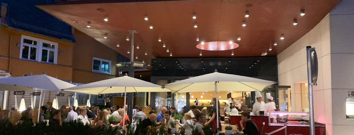 Goritschnigg's Lunch Buffet & Steakhouse is one of Locais salvos de C.