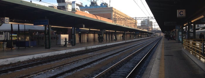 Stazione Bari Centrale is one of Luoghi.